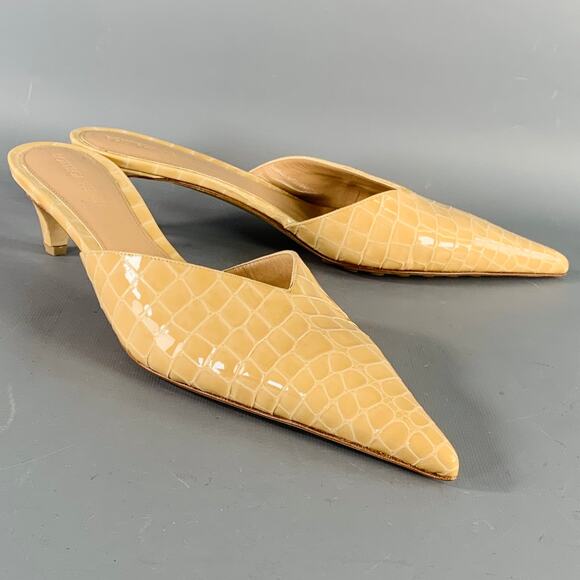 BOTTEGA VENETA 10 Punta Beige Embossed Patent Leather Pointed Toe Mules Pumps - Picture 1 of 8